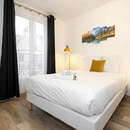 Nets - Voltaire Apartment