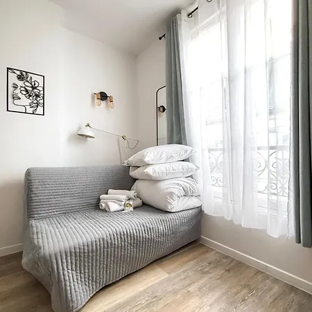Apartment Nets - Voltaire *